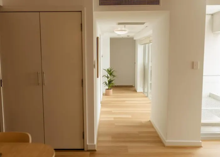 Newcastle Apartment Near Interchange W Pool, Gym & Parking