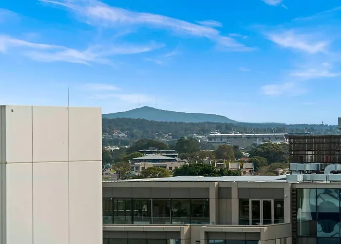 Newcastle Apartment Near Interchange W Pool, Gym & Parking